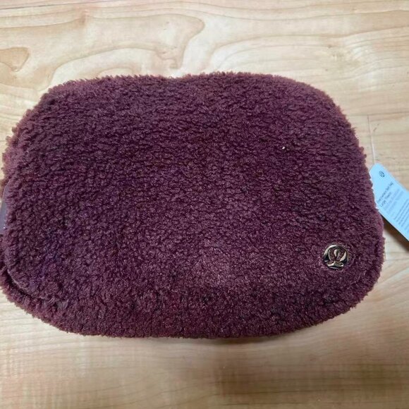 lululemon everywhere belt bag large fleece brne/gold - Picture 1 of 10